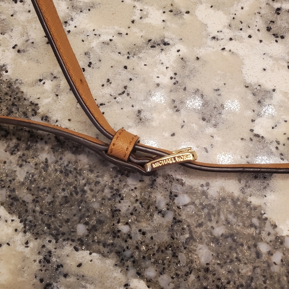 Michael Kors MK Brown Leather Bag Monogram Logo Crossbody Messenger EUC - Picture 6 of 16